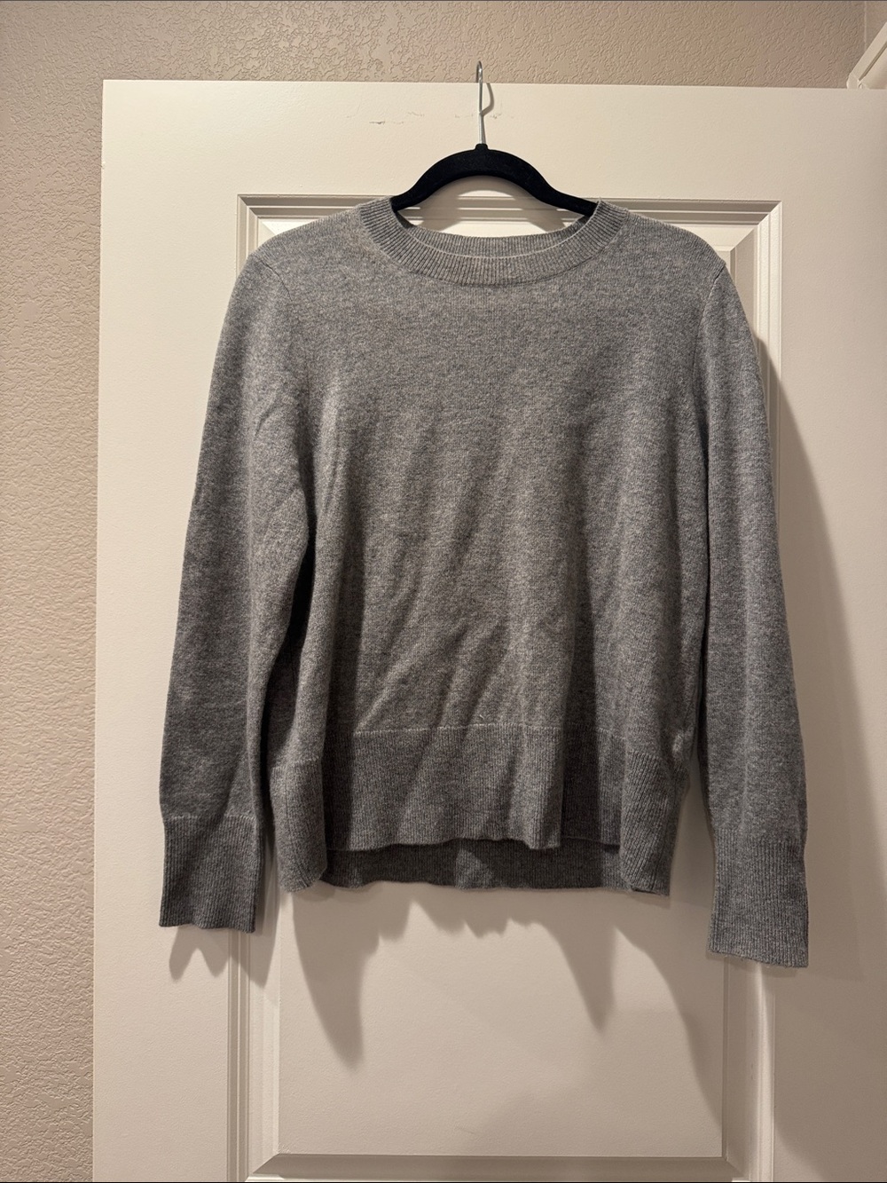 JCrew Heather Grey 100% Cashmere Classic Fit Crew Neck Sweater Size Medium